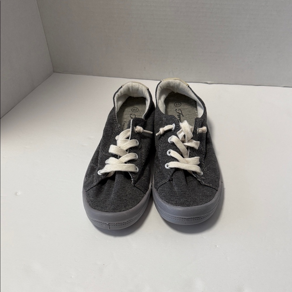 Forever Comfort Gray Fabric with Blue Trim Womens Sneakers 8 1/2 New never wear
